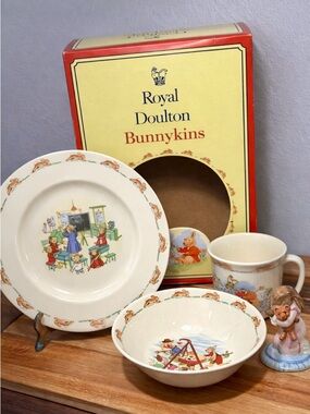 Royal Doulton Bunnykins 4 Piece Set with Figurine & Box